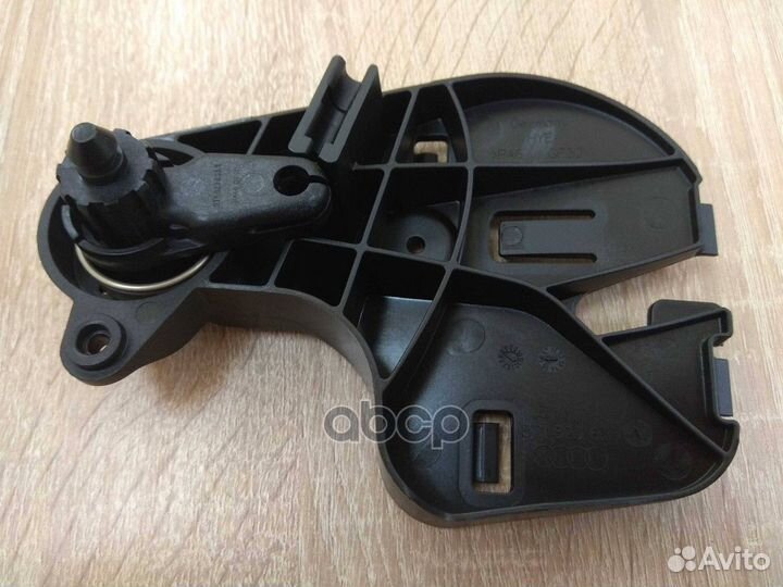 Опорный кронштейн 8T1823633B 8T1823633B VAG