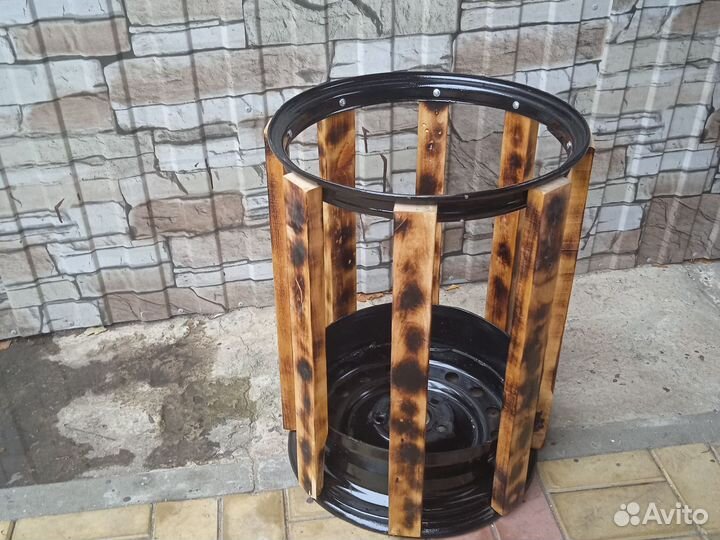 Уличная урна под мусор