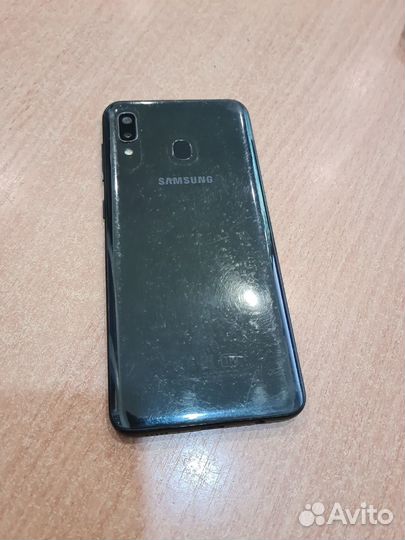 Смартфон Samsung Galaxy A20 3/32 гб