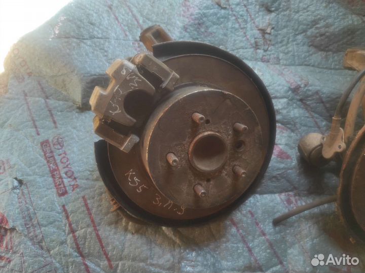 Кулак задний левый Тойота Камри 50 55