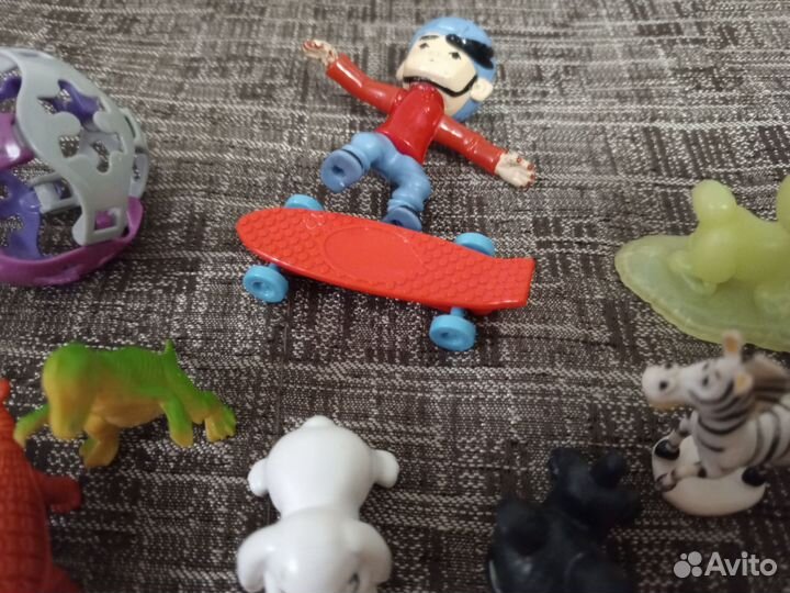 Игрушки Киндер, чупа-чупс