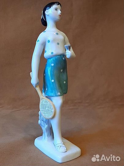 Статуэтка лфз. Бадминтонистка
