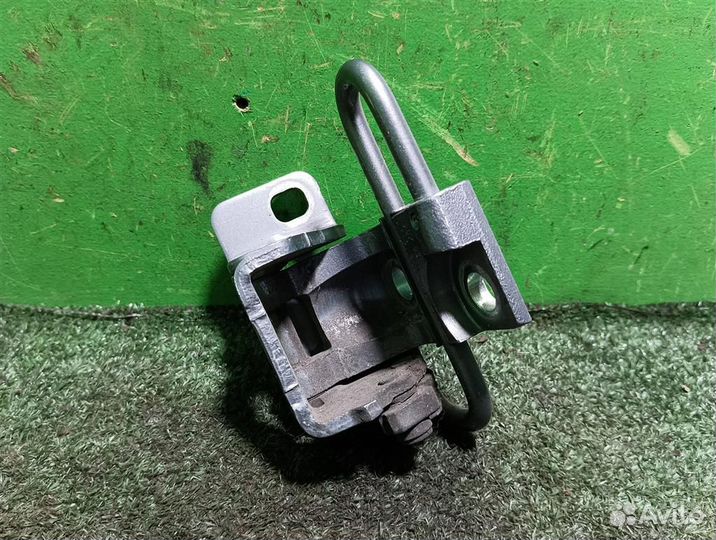 Петля двери задней правой нижняя volkswagen Golf