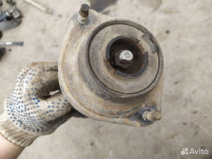 Опора стойки передняя правая Mazda Demio 1.3 1997