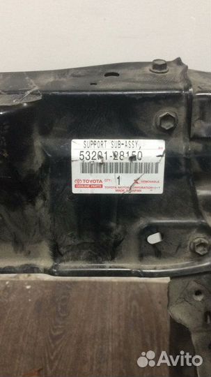 Рамка радиатора передняя Toyota Noah AZR60