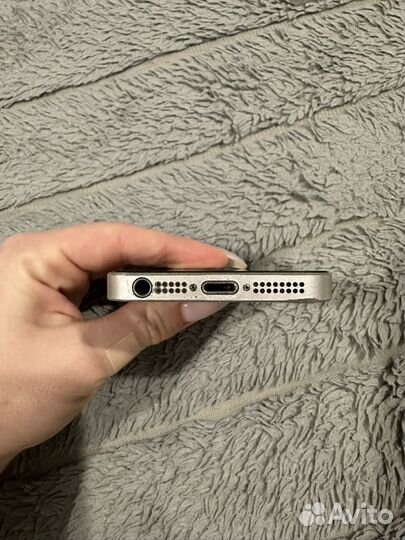 iPhone SE, 16 ГБ