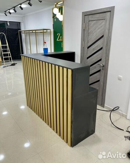 Торговое оборудование для магазина одежды