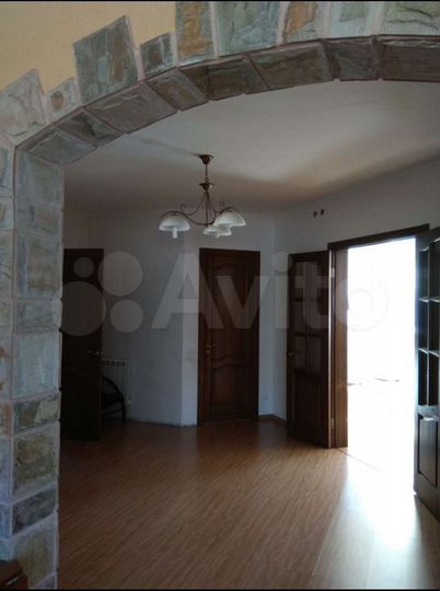 Коттедж 315 м² на участке 6 сот.