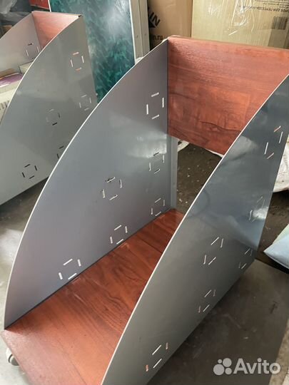 Полка стелах на колесах