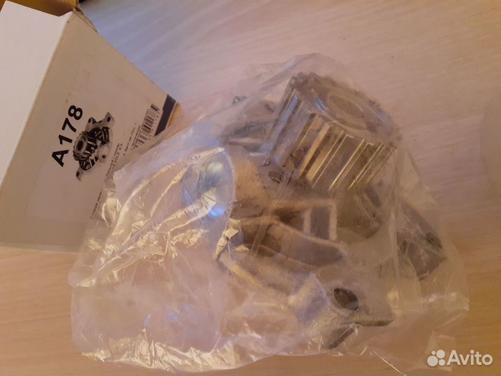 Водяной насос помпа