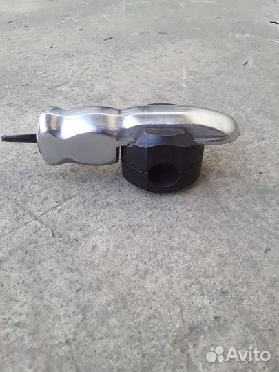 Противоугонный блокиратор руля