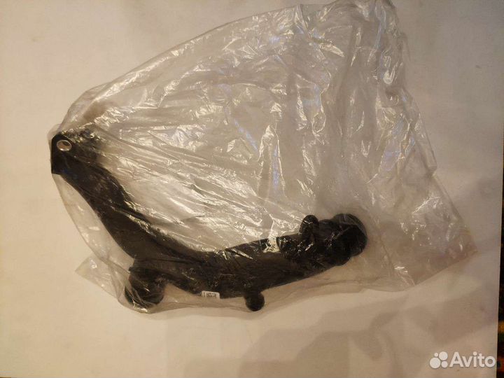 Тройник системы охлаждения Range Rover LR090630