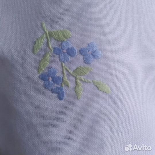 Скатерть с вышитыми розами и незабудками