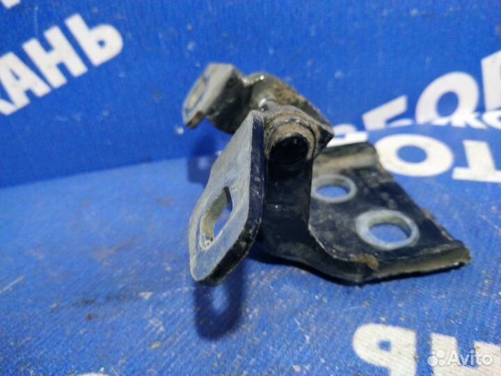 Петля двери Renault Sandero кроссовер K4M2845 2018