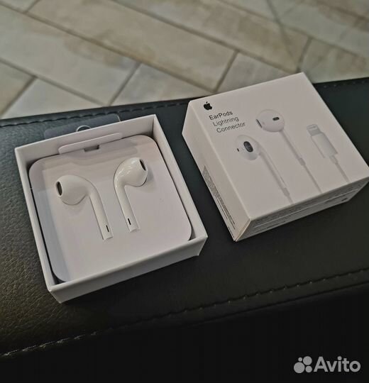 Наушники EarPods Lightning Apple