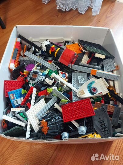 Конструктор Lego City много