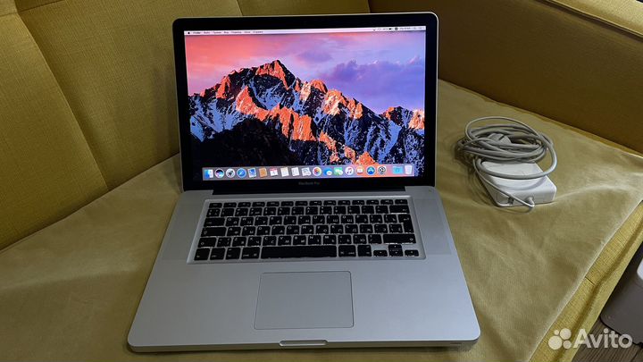 В идеале Apple macbook pro 15 core i7/SSD 256