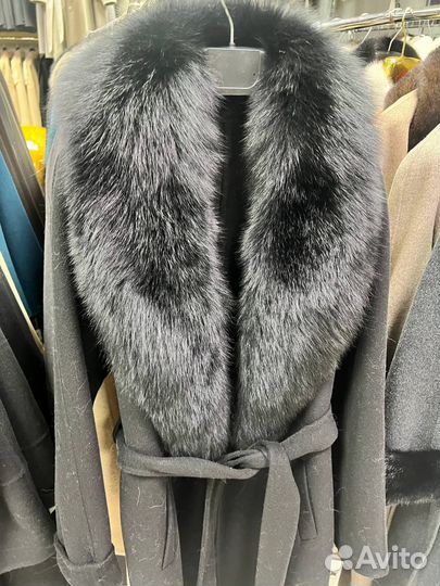 Пальто кашемировое с мехом финского песца