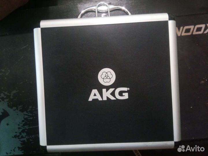 Студийный микрофон akg p220