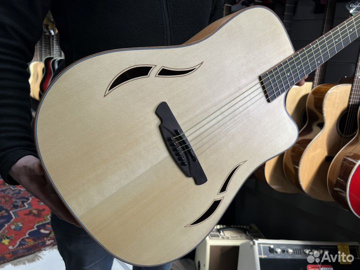 Акустическая гитара