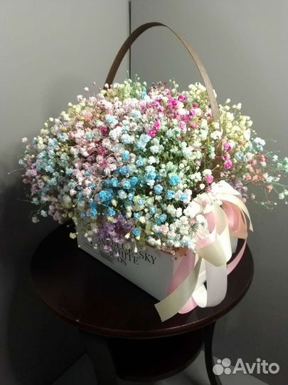 Композиция цветов из гипсофилы