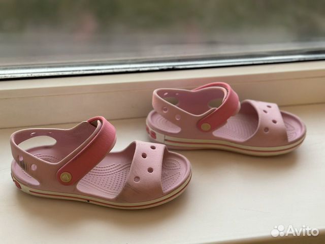 Crocs j1 для девочки розовый сандали