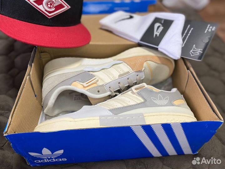 Кроссовки женские Adidas Forum