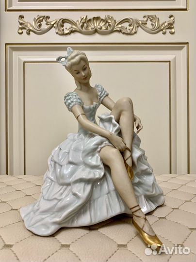 Статуэтка фарфор