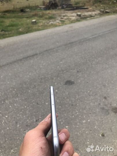 Телефон iPhone 6s