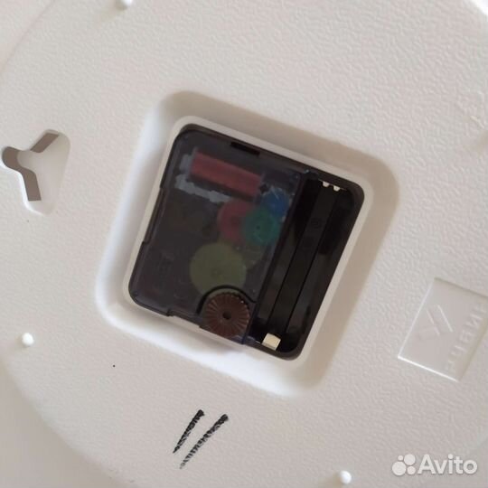 Часы настенные новые