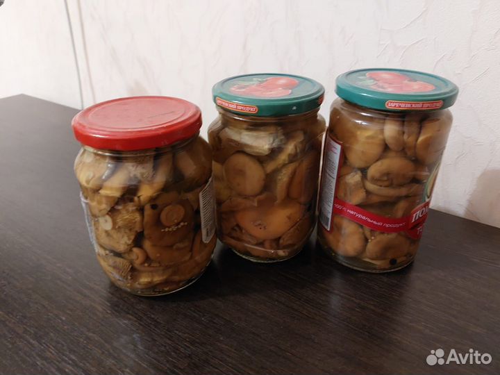 Грибы маринованые лисички, грузди, рыжики