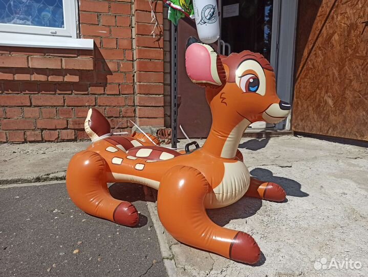 Надувной олень и другие игрушки для воды