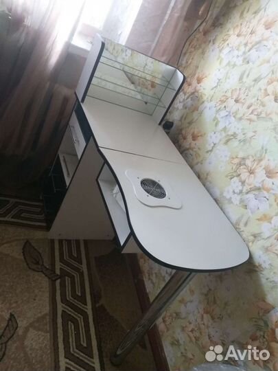 Маникюрный стол с вытяжкой складной