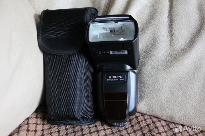 Фотовспышка Triopo TR-988 для Canon и Nikon