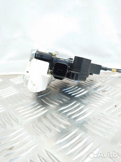 Замок двери передней Mitsubishi Outlander II (2005