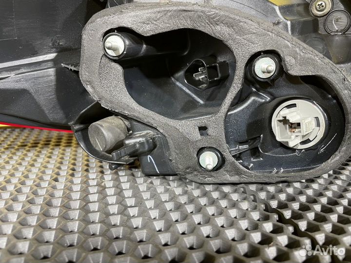 Фонарь внешний правый Mazda 6