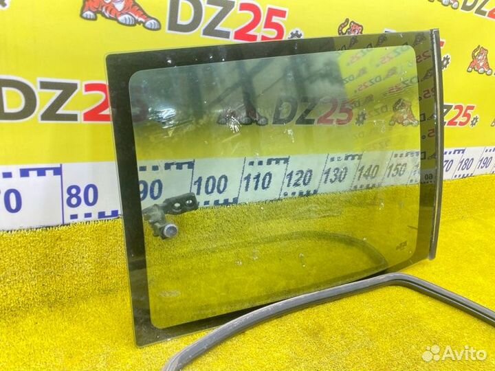 Стекло собачника заднее правое Nissan Mistral KR20 144425