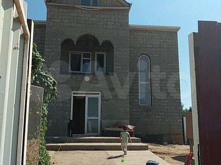 Коттедж 300 м² на участке 6 сот.