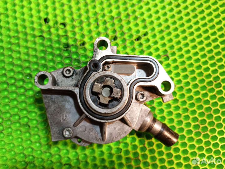 Насос вакуумный Skoda Octavia