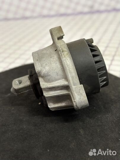 Подушка крепления двигателя 22 11 6 777 371