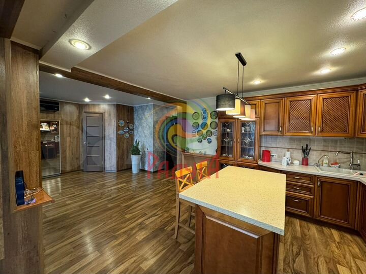 Коттедж 356,1 м² на участке 12,5 сот.