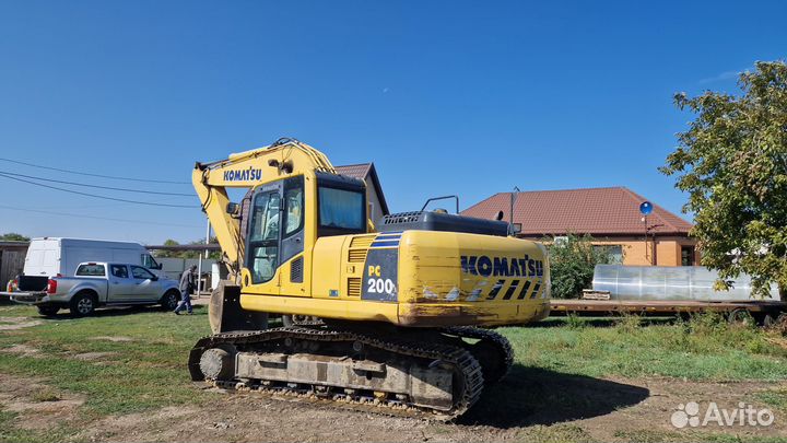 Гусеничный экскаватор Komatsu PC200-8M0, 2017