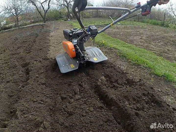 Вспашка земли мотоблоком