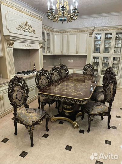 Кухонный стол и стулья