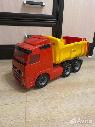 Игрушка грузовик