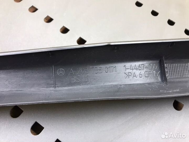 Накладка двери задняя правая Mercedes-Benz C-Class