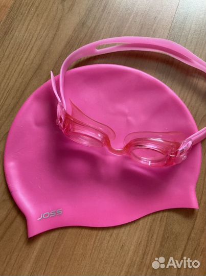 Шапочка и очки для бассейна