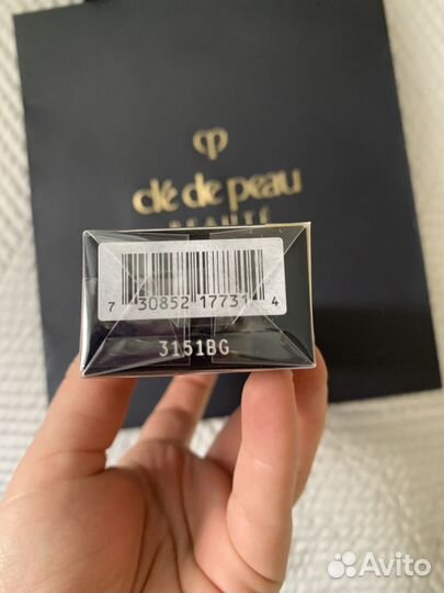 Тональный крем CLÉ DE peau radiant foundation