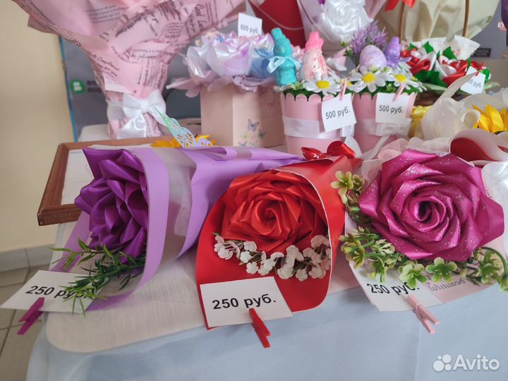 Букет из атласных лент и конфет в наличии