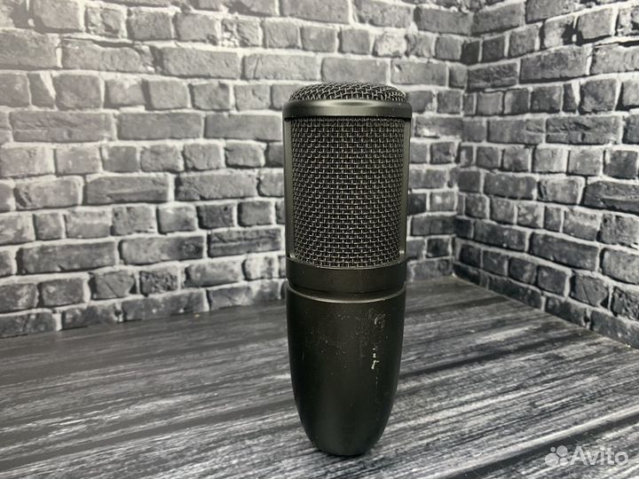Студийный микрофон akg p120